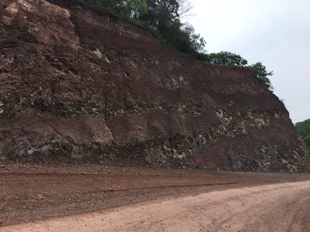 Estabilidad de Taludes de Corte en Canal Seco